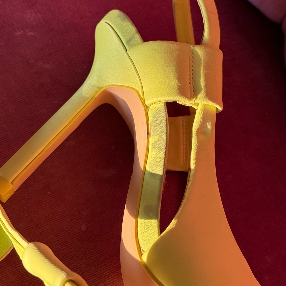 Zara Women's Bright Yellow Pointed Heels - Picture 4 of 5